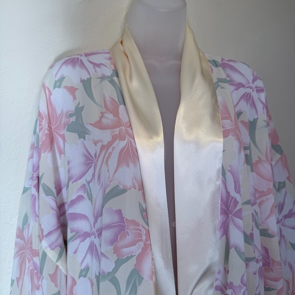 VS VTG Gold Label Pastel Floral Semi Sheer Belted Satin Kimono Hip Pockets Robe - Picture 6 of 15